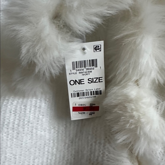 Elegant White Faux Fur Trim Shawl - Picture 3 of 3